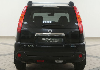 Подержанный автомобиль Nissan X-Trail 2010 года (3 фото)