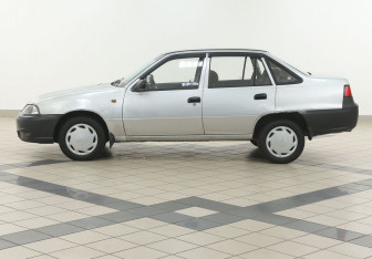 Подержанный автомобиль Daewoo Nexia Sedan 2010 года (7 фото)