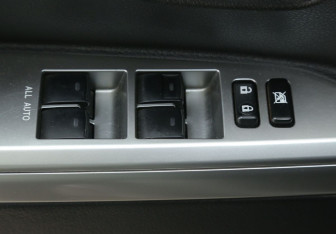 Подержанный автомобиль Toyota Land Cruiser Suv 2013 года (20 фото)