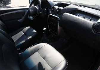 Подержанный автомобиль Renault Duster 2013 года (9 фото)