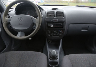 Подержанный автомобиль Hyundai Accent Sedan 2006 года (12 фото)