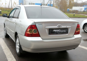 Подержанный автомобиль Toyota Corolla Sedan 2006 года (4 фото)