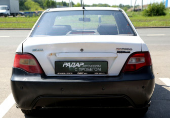 Подержанный автомобиль Daewoo Nexia Sedan 2011 года (5 фото)