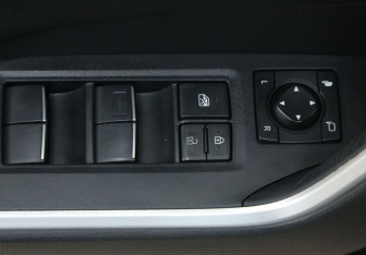 Подержанный автомобиль Toyota RAV4 2020 года (17 фото)