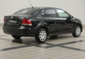 Подержанный автомобиль Volkswagen Polo Sedan 2012 года (4 фото)