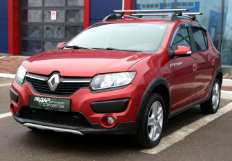 Подержанный автомобиль Renault Sandero 2017 года (3 фото)