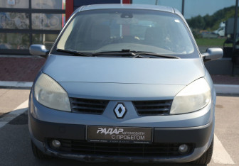Подержанный автомобиль Renault Scenic 2006 года (2 фото)