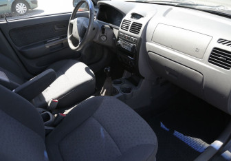 Подержанный автомобиль Kia Rio Wagon 2004 года (9 фото)