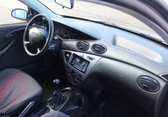 Подержанный автомобиль Ford Focus Hatchback 2004 года (10 фото)