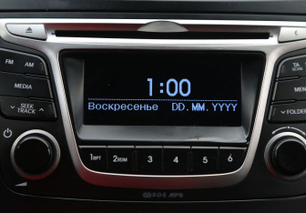 Подержанный автомобиль Hyundai Solaris Hatchback 2015 года (15 фото)