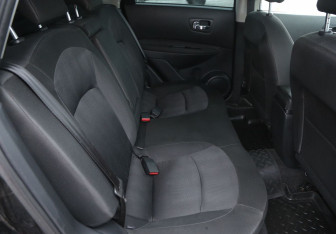 Подержанный автомобиль Nissan Qashqai 2012 года (11 фото)