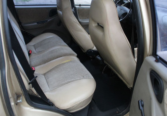 Подержанный автомобиль Chevrolet Niva 2006 года (11 фото)