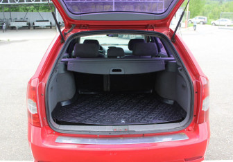 Подержанный автомобиль Chevrolet Lacetti Wagon 2006 года (15 фото)