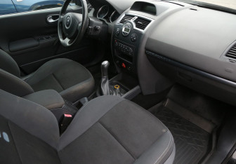 Подержанный автомобиль Renault Megane Sedan 2008 года (9 фото)