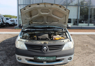 Подержанный автомобиль Renault Logan Sedan 2008 года (16 фото)