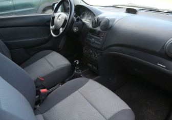 Подержанный автомобиль Chevrolet Aveo Hatchback 2010 года (9 фото)