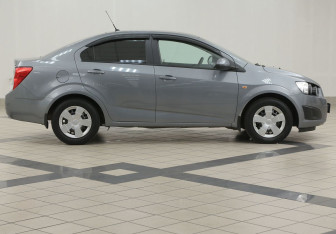 Подержанный автомобиль Chevrolet Aveo Sedan 2013 года (5 фото)