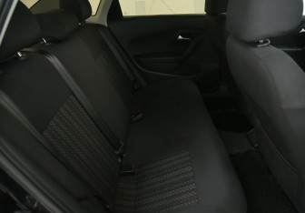 Подержанный автомобиль Volkswagen Polo Sedan 2015 года (11 фото)