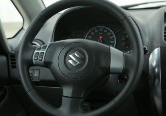 Подержанный автомобиль Suzuki SX4 Hatchback 2007 года (16 фото)