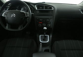 Подержанный автомобиль Citroen C4 Hatchback 2012 года (12 фото)
