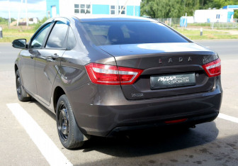 Подержанный автомобиль LADA (ВАЗ) Vesta Sedan 2017 года (4 фото)