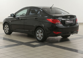 Подержанный автомобиль Hyundai Solaris Sedan 2014 года (2 фото)