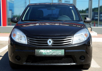 Подержанный автомобиль Renault Sandero 2012 года (2 фото)