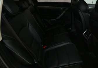 Подержанный автомобиль Geely Atlas Pro 2022 года (11 фото)