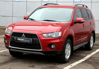 Подержанный автомобиль Mitsubishi Outlander 2011 года (3 фото)