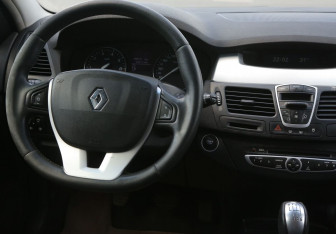 Подержанный автомобиль Renault Laguna Wagon 2008 года (14 фото)