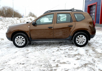 Подержанный автомобиль Renault Duster 2016 года (8 фото)