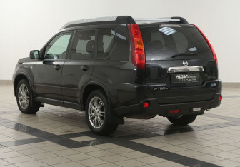 Подержанный автомобиль Nissan X-Trail 2010 года (2 фото)