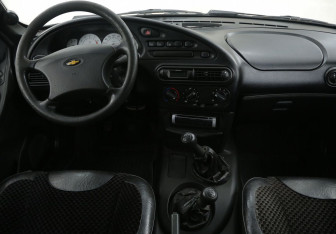 Подержанный автомобиль Chevrolet Niva 2006 года (13 фото)