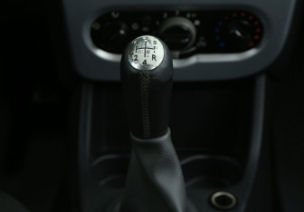 Подержанный автомобиль Renault Logan Sedan 2012 года (15 фото)