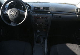 Подержанный автомобиль Mazda 3 Hatchback 2006 года (12 фото)
