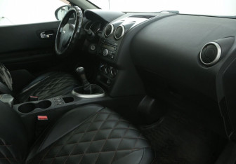 Подержанный автомобиль Nissan Qashqai 2010 года (9 фото)