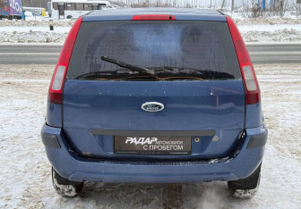 Подержанный автомобиль Ford Fusion 2006 года (5 фото)