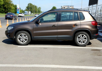 Подержанный автомобиль Volkswagen Tiguan 2014 года (8 фото)