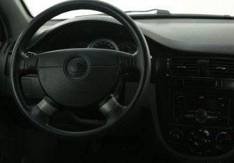 Подержанный автомобиль Daewoo Gentra Sedan 2013 года (14 фото)