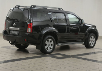 Подержанный автомобиль Nissan Pathfinder 2008 года (4 фото)