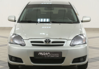 Подержанный автомобиль Toyota Corolla Hatchback 2004 года (6 фото)