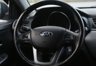 Подержанный автомобиль Kia Rio Sedan 2014 года (16 фото)