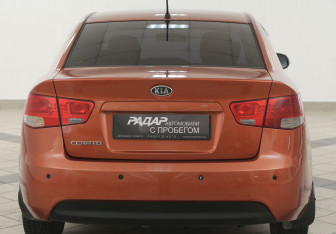 Подержанный автомобиль Kia Cerato Sedan 2010 года (3 фото)