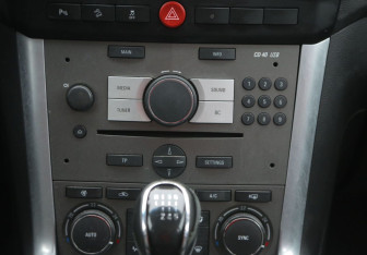 Подержанный автомобиль Opel Antara 2014 года (13 фото)