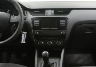 Подержанный автомобиль Skoda Octavia Liftback 2016 года (9 фото)