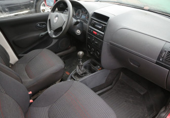 Подержанный автомобиль Fiat Albea 2010 года (9 фото)