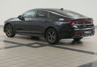 Подержанный автомобиль Kia K5 2020 года (2 фото)