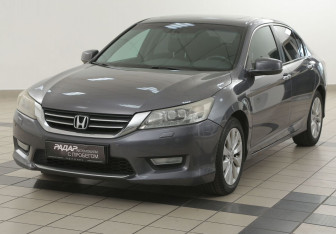 Подержанный автомобиль Honda Accord Sedan 2013 года (8 фото)