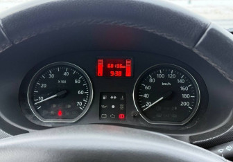 Подержанный автомобиль Renault Sandero 2014 года (17 фото)