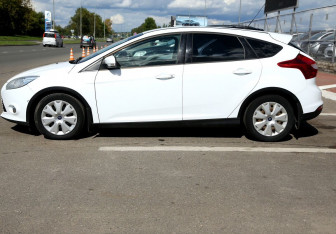 Подержанный автомобиль Ford Focus Hatchback 2014 года (8 фото)